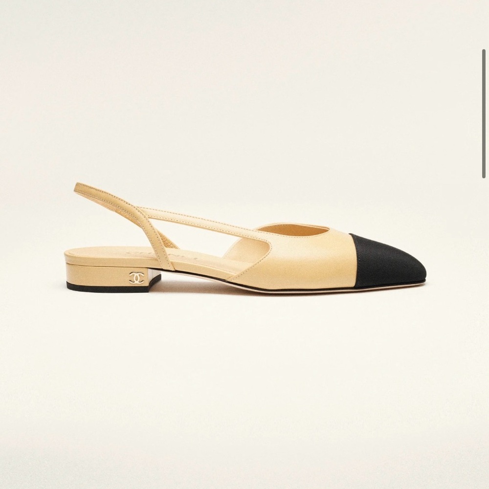 CHANEL Beige and Black Slingback Flats - Picture 2 of 10